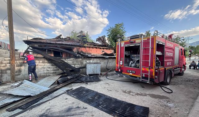 Erzincan'da Ev Yangını Paniği: Bir İtfaiye Eri ve Ev Sakini Dumandan Etkilendi (VİDEO)