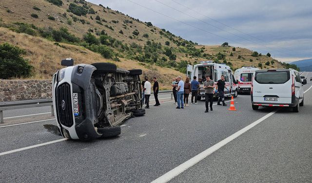 Erzincan'da Yolcu Minibüsü Devrildi: 6'sı Çocuk 15 Kişi Yaralandı