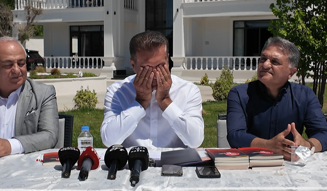 Mustafa Sarıgül, CHP'deki Ayrılık İddiaları Sorulunca Gözyaşlarını Tutamadı (VİDEO)