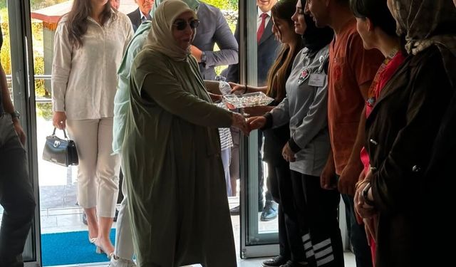 Semiha Yıldırım'dan Kemah Huzurevi Sakinlerine Anlamlı Ziyaret
