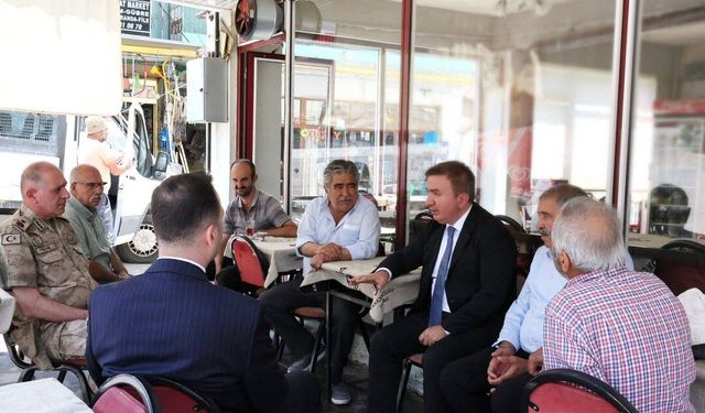 Vali Aydoğdu Üzümlü’de Vatandaş ve Esnafla Buluştu