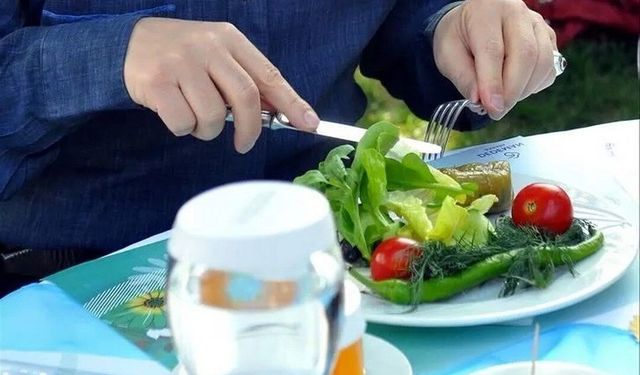 Yaz Sıcaklarında Sağlıklı Beslenmenin Püf Noktaları