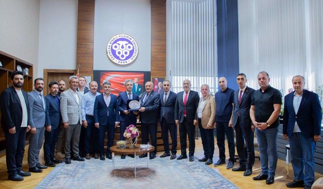 AK Parti'den Rektör Kuyrukluyıldız'a Tebrik Ziyareti
