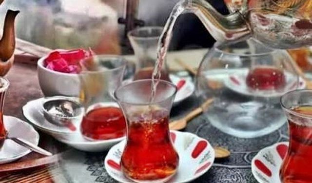 Demlik Seçimi Çayın Lezzetini Kökten Değiştiriyor! İşte Profesyonel Çay Demlemenin Sırları