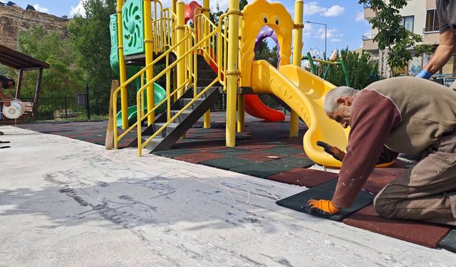 Kemah’ta Çocuk Parkları Yenileniyor: