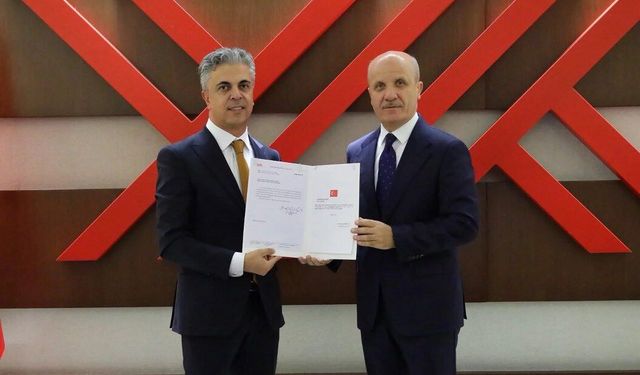 EBYÜ Rektörü Kuyrukluyıldız Mazbatasını Aldı