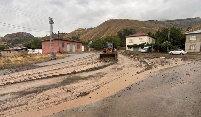 Erzincan Bayırbağ Köyü'nde Sağanak Sonrası Sel Meydana Geldi
