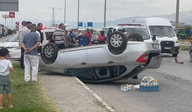 Erzincan’da Trafik Kazası: Takla Atan Otomobilde 2 Kişi Yaralandı (VİDEO)
