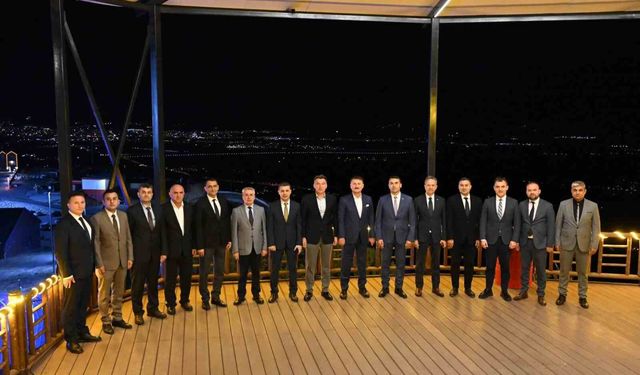 Erzincan'da terfi eden emniyet müdürlerine rütbe ve plaket takdim edildi