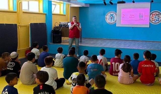 Fırat ve MÜSİAD Spor Kulübü Öğrencileri Kızılay Buluşmasında Bir Araya Geldi