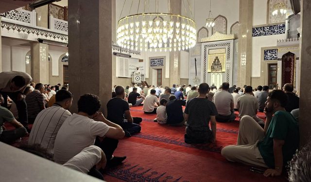 İliç’te Mevlid Kandili Yusuf Ziya Demir Camii’nde Dualarla İdrak Edildi