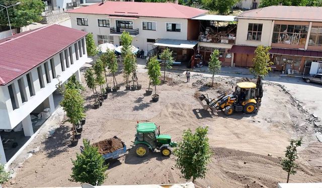 Kemah’ta İlçe Meydanı Projesi İçin Çalışmalar Sürüyor