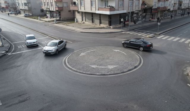 Kavşaklarda geçiş önceliği nasıl bilinmeli?