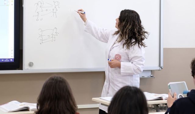 MEB'den Yeni Genelge: Öğretmenlere Önlük Zorunluluğu