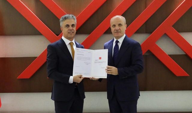 Kuyrukluyıldız Mazbatasını YÖK Başkanı Özvar’dan Aldı