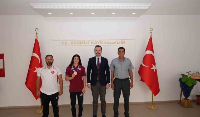 Şampiyon Elvira'ya tebrik