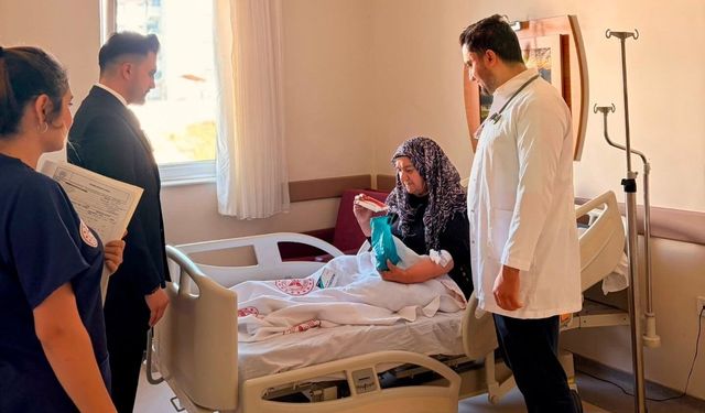 Tercan Devlet Hastanesi'nde yatan hastalar ziyaret edildi