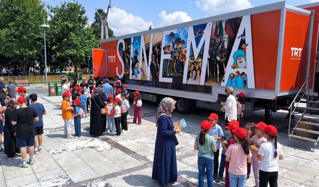 TRT Sinema TIR'ı Çocuklar İçin Erzincan'da