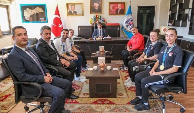 Erzincan’ın Şampiyonları Belediye’de Ağırlandı