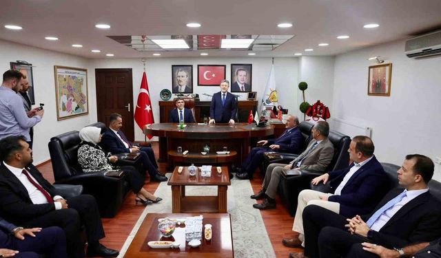 Bakan Yumaklı, AK Parti Erzincan İl Başkanlığında teşkilatla buluştu