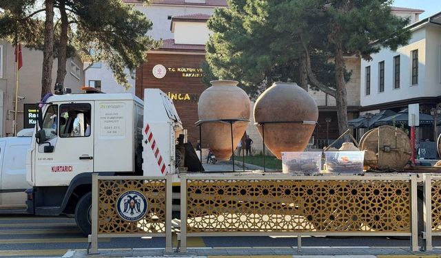 Depreme dayanıksız binadan tarihi eserler çıkarılıyor: Erzincan Müzesine taşınıyor