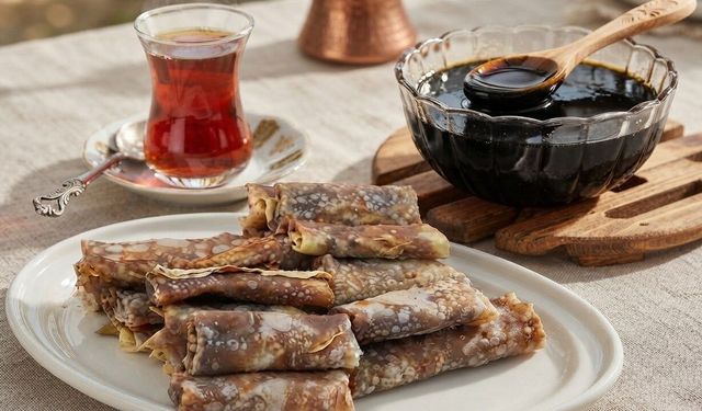 Sadece 3 Malzemeyle Şifa Deposu: Erzincan Pekmezli Yufka Tarifi