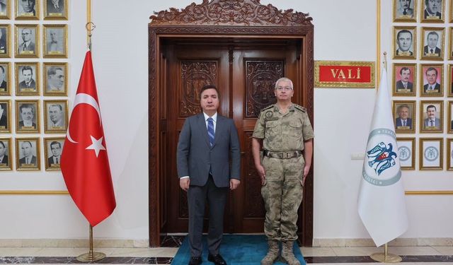 Erzincan Valisi Aydoğdu, İl Jandarma Komutanı Altundarak'ı kabul etti