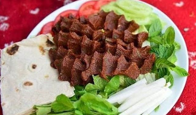 Yıllardır Çiğ Köfte Diye Ne Yiyoruz? Hakiki Şanlıurfa Çiğ Köftesini Ayırt Etmenin 5 Yolu ve 2026 Maliyeti!