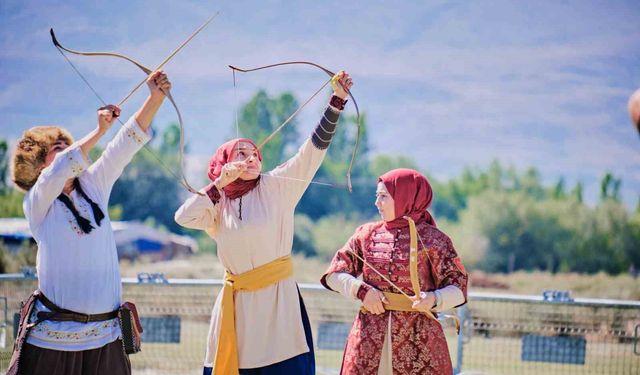 Kemankeşler Erzincan'da zirve için oklarını yarıştırdı