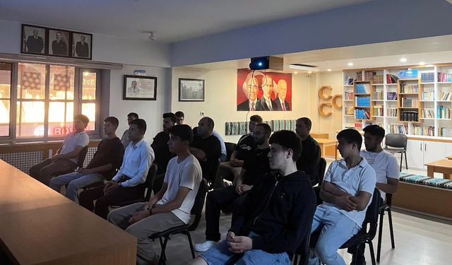 Ülkü Ocakları Erzincan’da Öğrencilere Hızlı Okuma Eğitimi Verdi