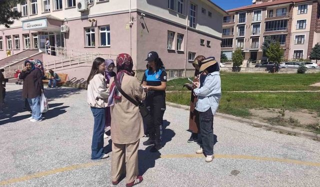 Polisten öğrenci velilerine yeni eğitim yılında güvenlik bilgilendirmesi