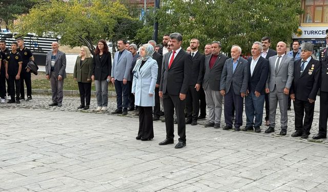 Refahiye’de Gaziler Günü İçin Çelenk Töreni Düzenlendi