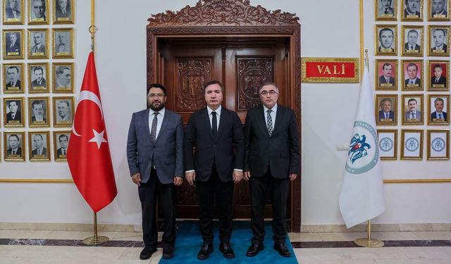 Vali Aydoğdu, eski ve yeni il müftülerini kabul etti