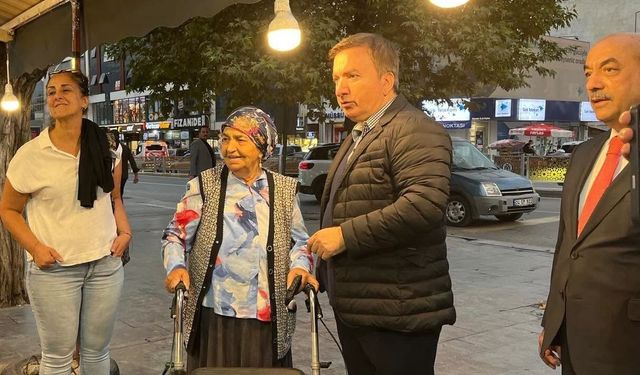 Vali Aydoğdu vatandaş ve esnafla bir araya geldi