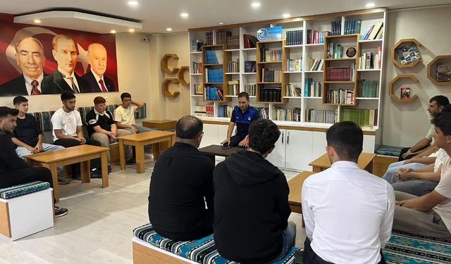 Ülkü Ocakları’ndan Öğrencilere Zabıta Mesleği Tanıtımı
