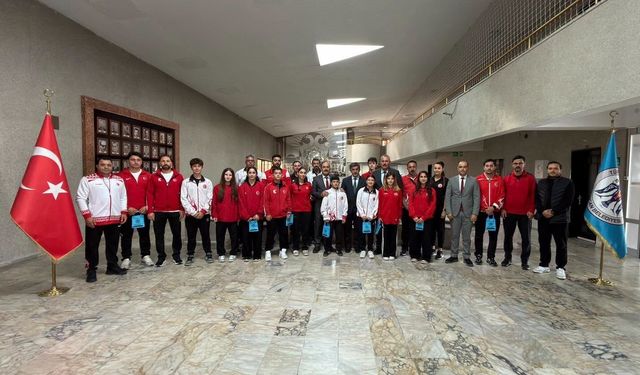 Başkan Aksun, başarılı sporcuları kabul etti