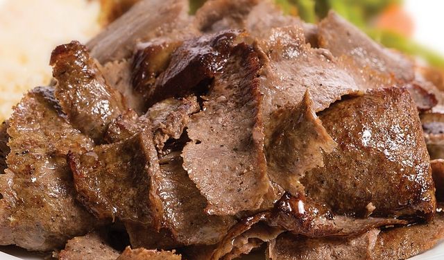 Türkiye’nin Döner Haritası: En Meşhur 6 İl, Lezzet Karşılaştırmaları ve Efsaneleşmiş Adresler!