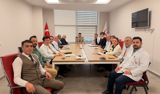 Mengücek Gazi Hastanesi’nde Yönetim Değerlendirme Toplantısı