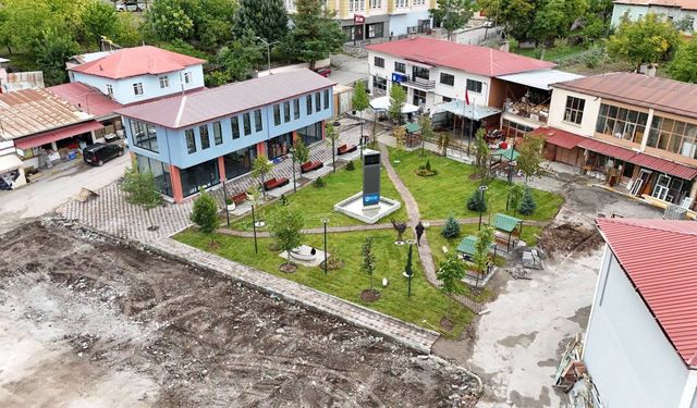 Kemah İlçe Meydanı Projesi’nde çalışmalar sürüyor