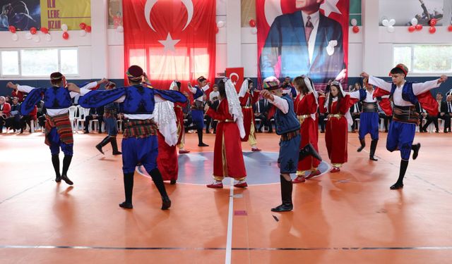Kemah’ta Cumhuriyet’in 103. Yılı Coşkuyla Kutlandı
