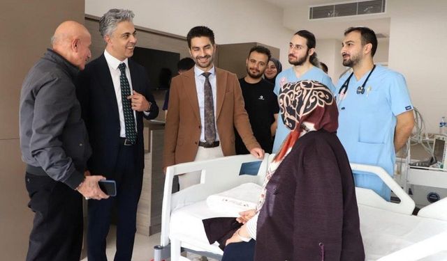 Rektör Kuyrukluyıldız ve Başhekim Taş'tan Hastalara Ziyaret