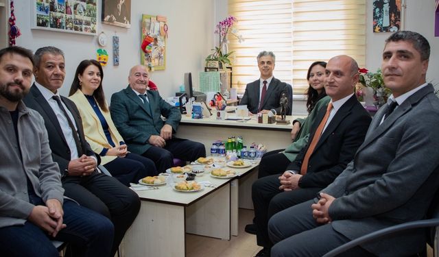 Rektör Kuyrukluyıldız, Yeni Doçentleri Tebrik Etti