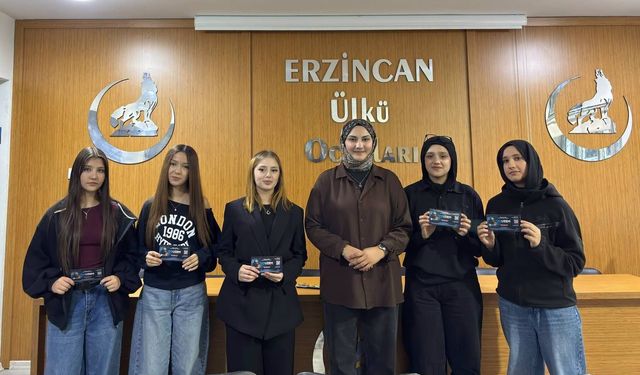 Erzincan Ülkü Ocaklarından Kız Öğrencilere Eğitim Desteği
