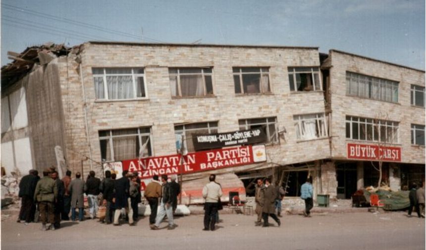 1992 Erzincan Depremi Fotoğrafları