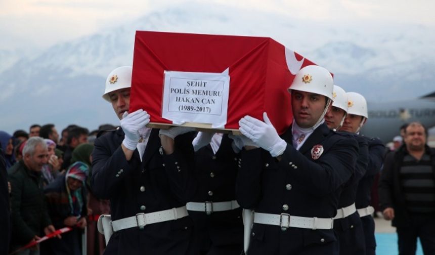 Şehit polis Hakan can'ın cenazesi Erzincan'a getirildi