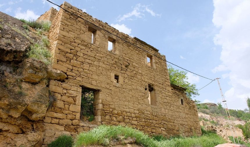 Tarihi taş evler turizme kazandırılmayı bekliyor