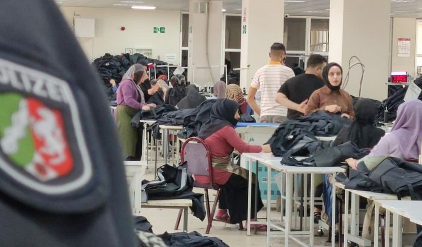 Alman polislerinin üniformaları komşudan
