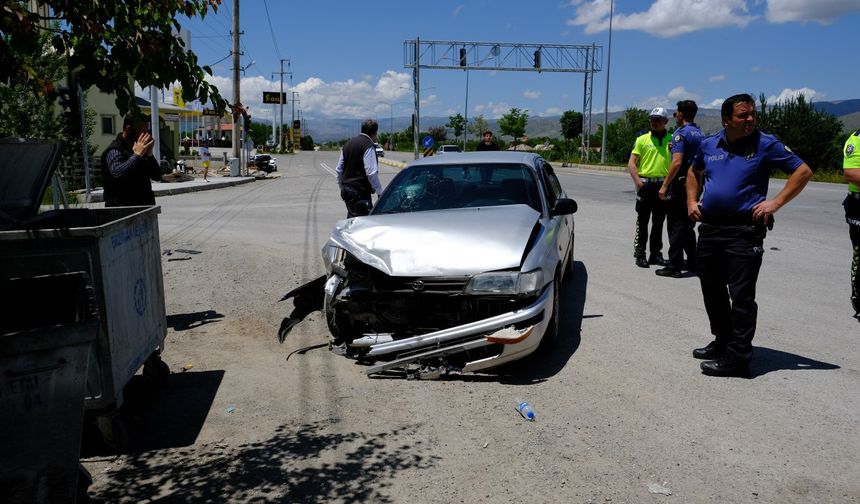 Erzincan’da iki ayrı trafik kazasında 6 kişi yaralandı