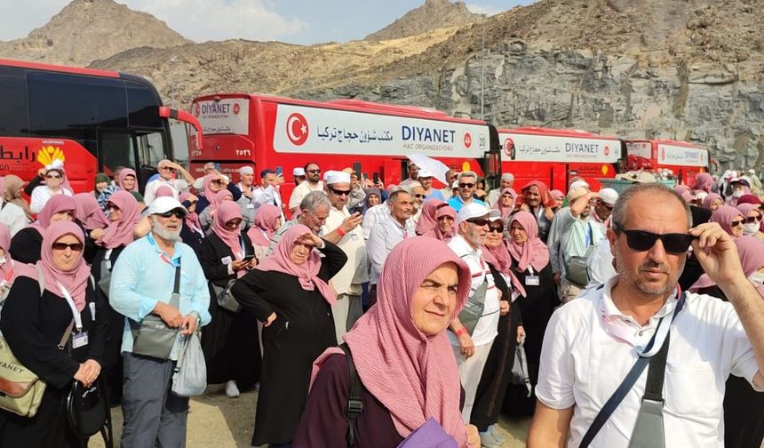 Erzincanlı hacılar Mekke’de ziyaret yerlerini gezdiler