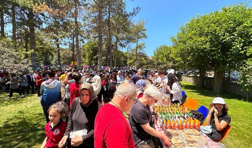 SMA hastası Nilperi bebek için düzenlenen kermese katılım yoğun oldu